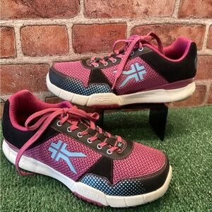 Kuru Quantum 2 Wide women’s walking sneakers size 9
